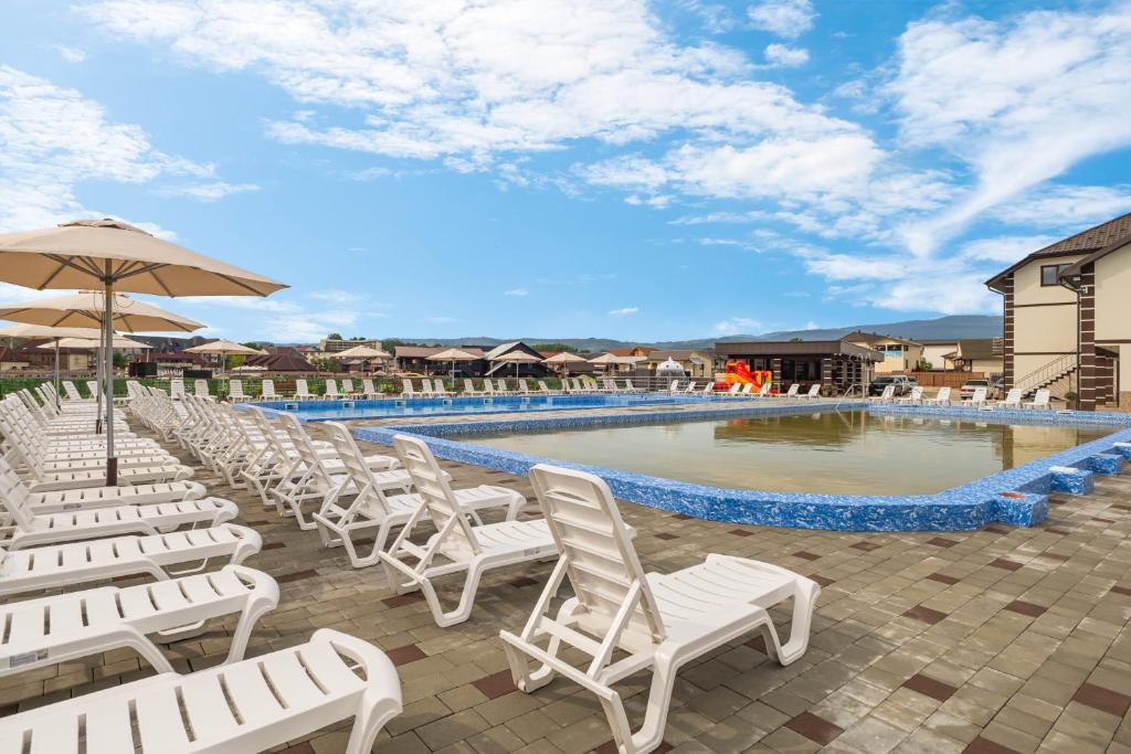 Bazén v ubytování VASOK Hotel NEW 2025 nebo v jeho okolí