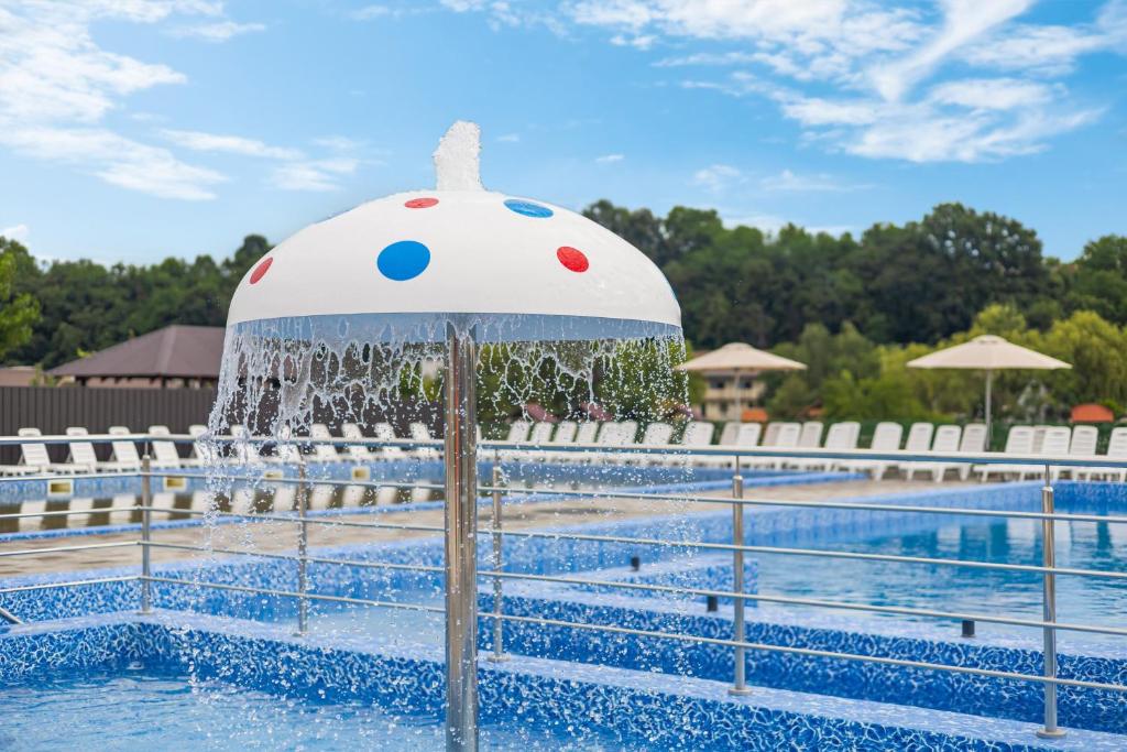 Bazén v ubytování VASOK Hotel NEW 2025 nebo v jeho okolí
