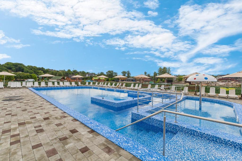 Bazén v ubytování VASOK Hotel NEW 2025 nebo v jeho okolí
