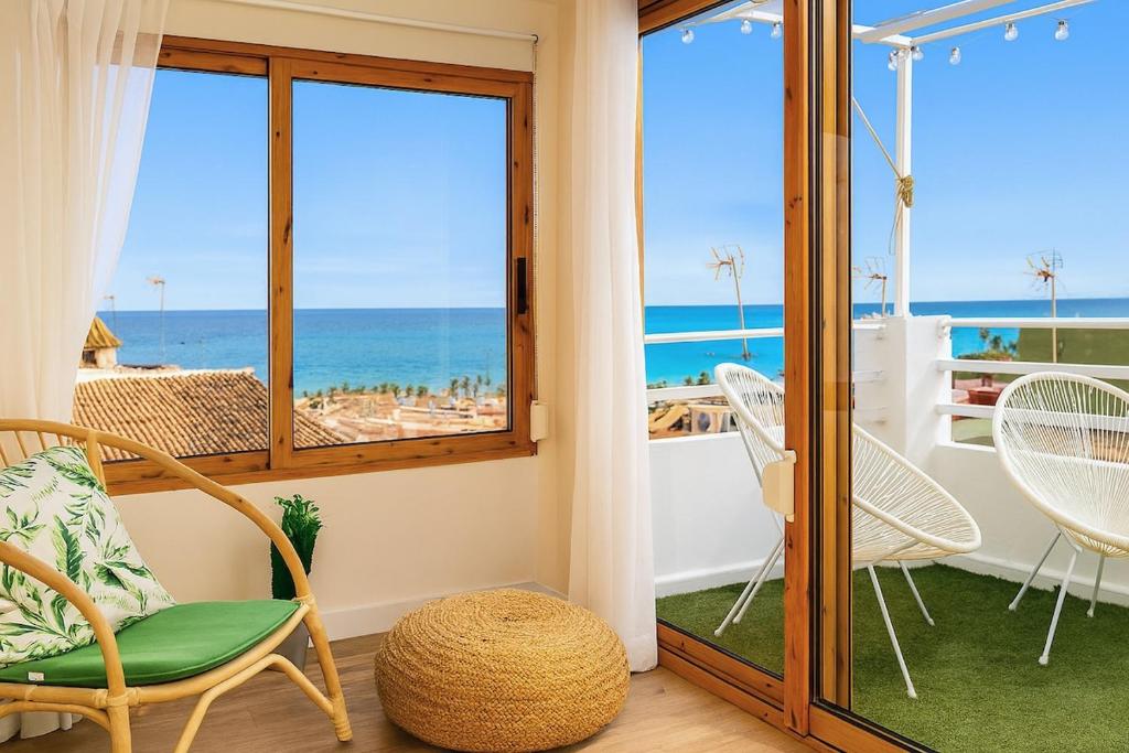 a room with a balcony with a view of the ocean at Modern loft with ocean views in Villajoyosa
