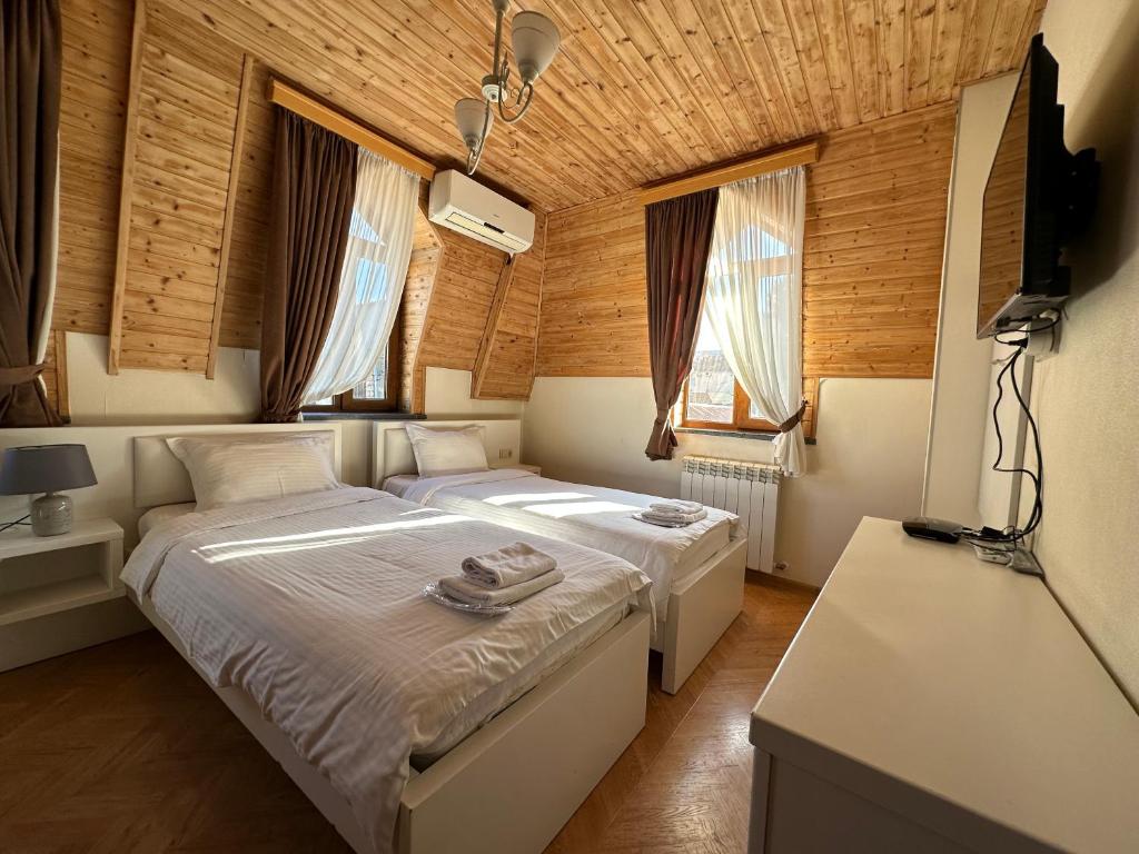 Postel nebo postele na pokoji v ubytování Hotel Four Brothers