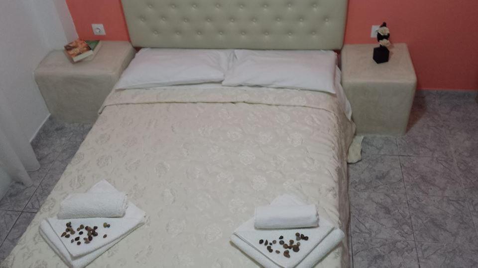 Una cama o camas en una habitación de Studio Mary