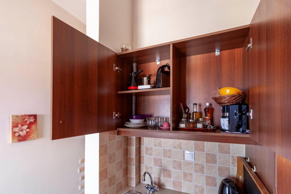Kuchyň nebo kuchyňský kout v ubytování Mpalkoni Sti Monemvasia