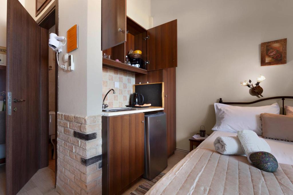 Postel nebo postele na pokoji v ubytování Mpalkoni Sti Monemvasia