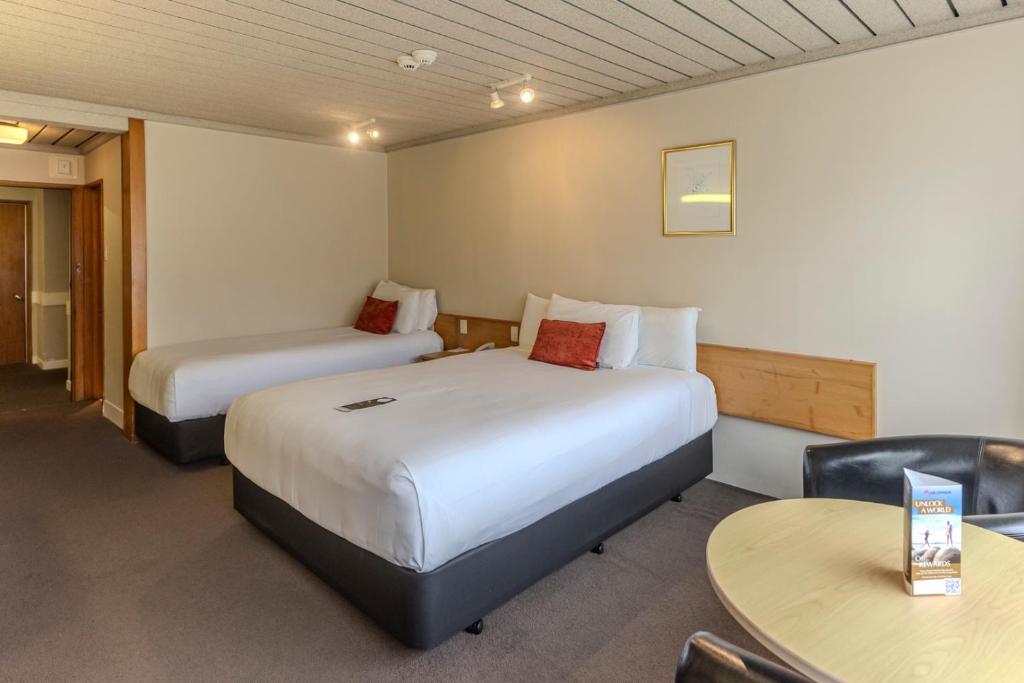 Postel nebo postele na pokoji v ubytování Kingsgate Hotel Te Anau