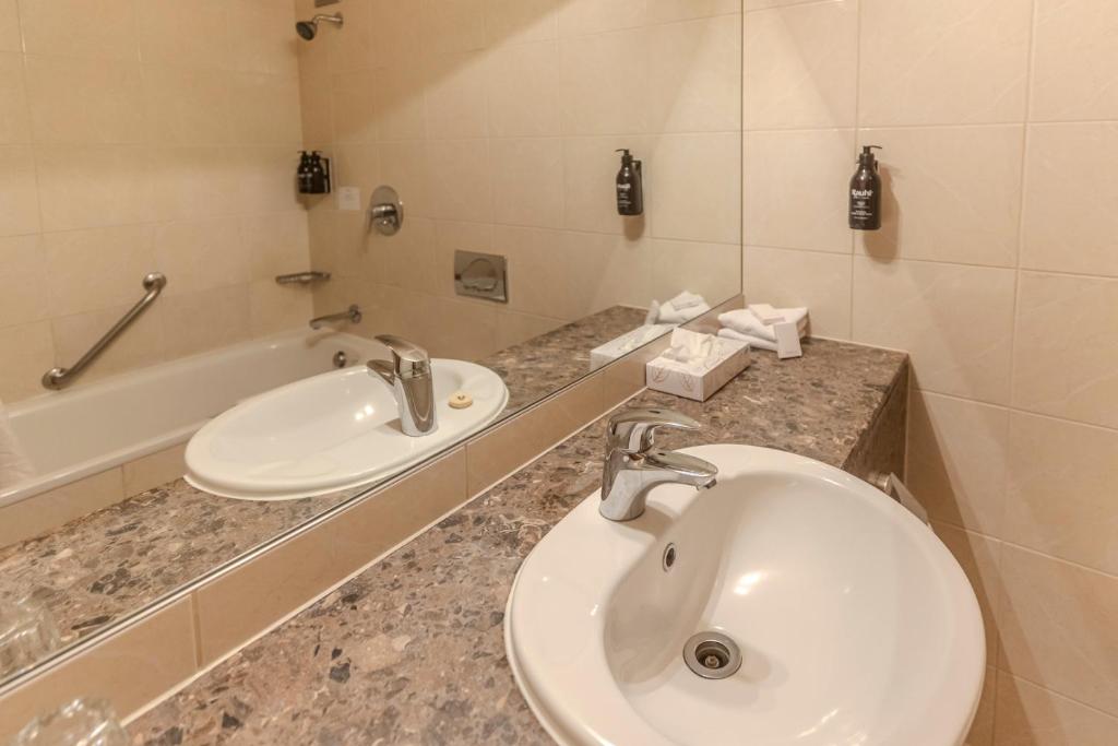 Koupelna v ubytování Kingsgate Hotel Te Anau