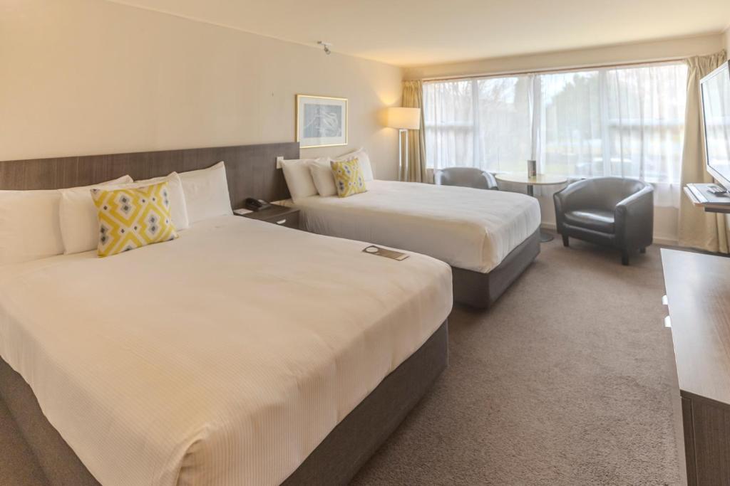 Postel nebo postele na pokoji v ubytování Kingsgate Hotel Te Anau