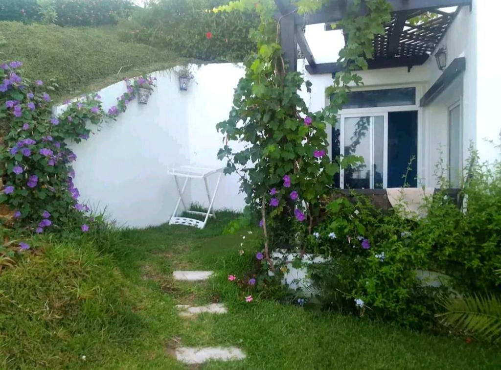 Zahrada ubytování Lovely family Apartment in Cabonegro, Bella Vista