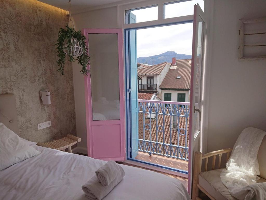 Postel nebo postele na pokoji v ubytování Hotel San Nikolas Sea Views