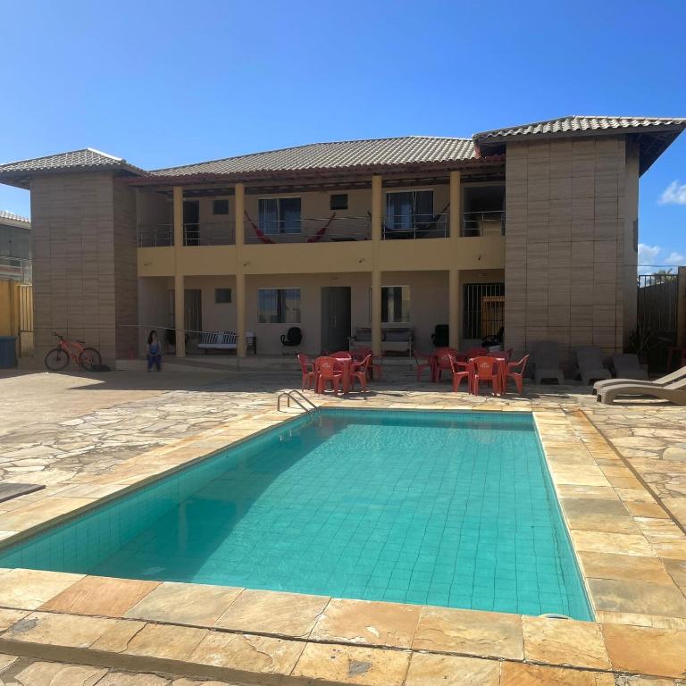 Bazén v ubytování VIRASSOL Praia Hotel nebo v jeho okolí