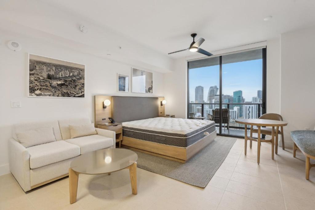 Stylish Downtown Miami Studio Bay Views and Prime Location photo