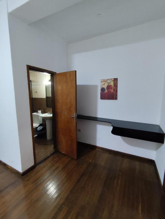 Letto o letti in una camera di CEDE Inn Hotel
