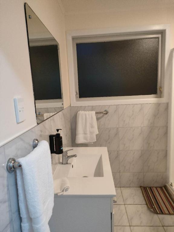 3 Bedroom Serviced House A, 30 Laurel St - Resim 17