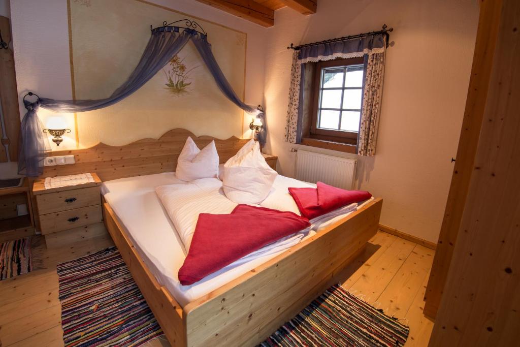 Postel nebo postele na pokoji v ubytování Familienwanderhof Eggeler