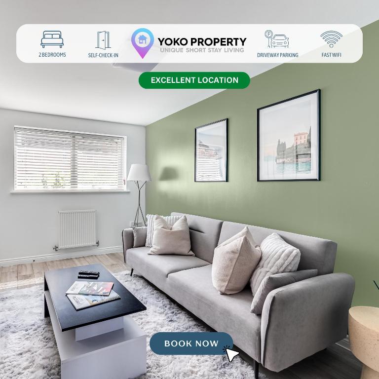 Ruang duduk di Stylish House with Driveway Parking, Self-Check-In, Fast WiFi and Smart TV by Yoko Property