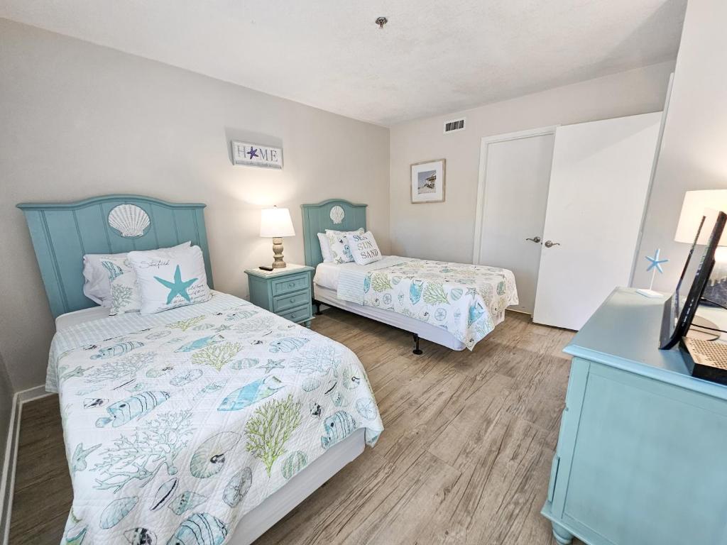 Ein Bett oder Betten in einem Zimmer der Unterkunft Serene 2 bed, 2 bath lodge, with amenities, 101AC lodge
