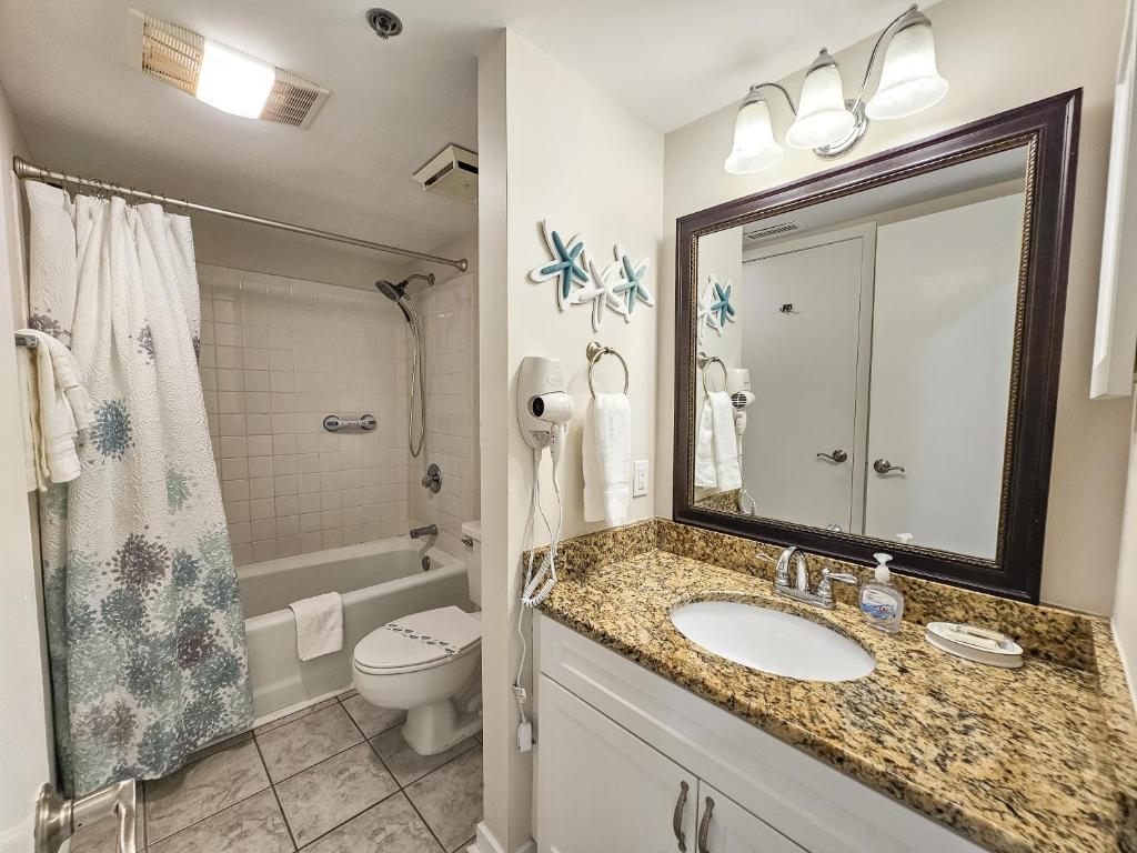 Ein Badezimmer in der Unterkunft Serene 2 bed, 2 bath lodge, with amenities, 101AC lodge