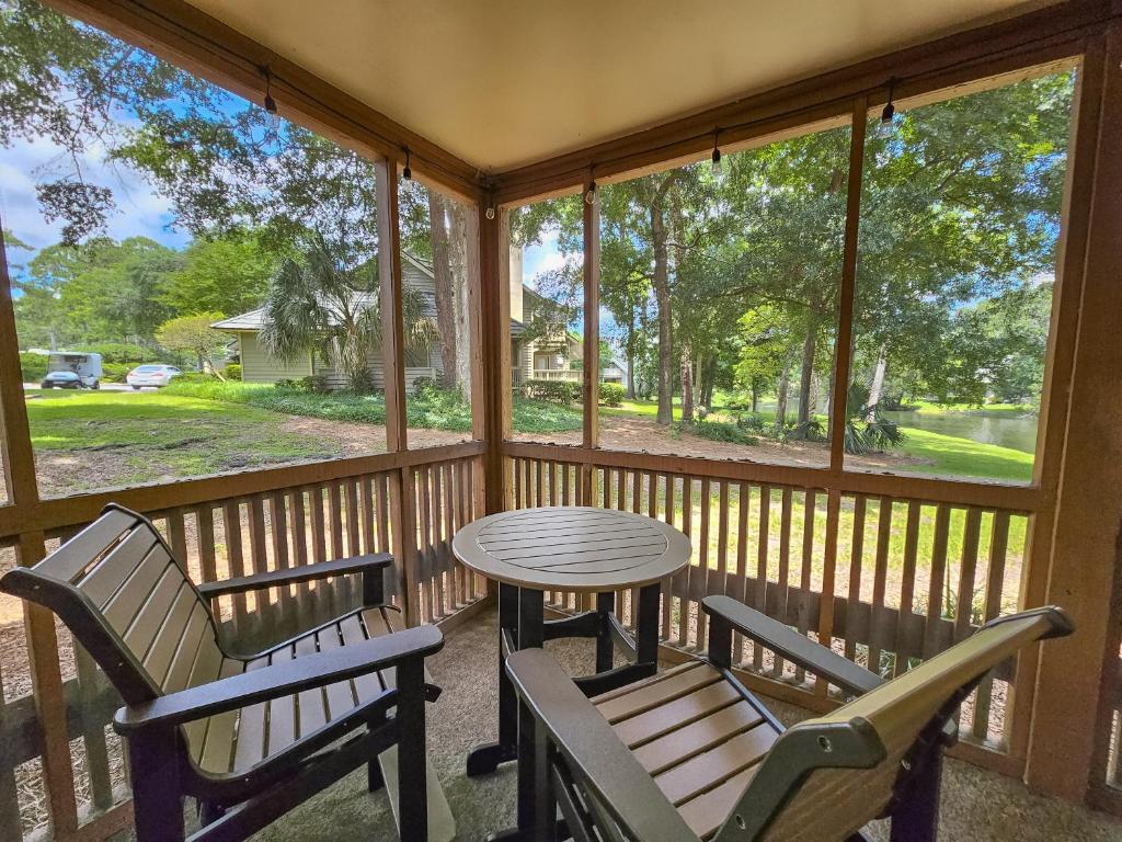 Ein Garten an der Unterkunft Serene 2 bed, 2 bath lodge, with amenities, 101AC lodge