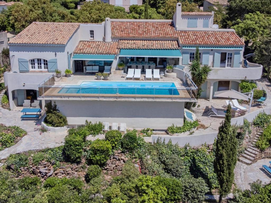 an aerial view of a house with a swimming pool at Lessix 8 in Saint-Peïre-sur-Mer