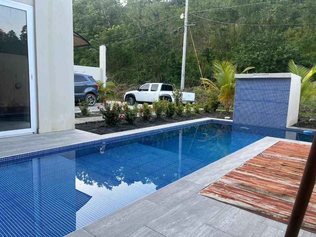 Bazén v ubytování 3 bedrooms Villa with Private Pool plus SUV Included nebo v jeho okolí