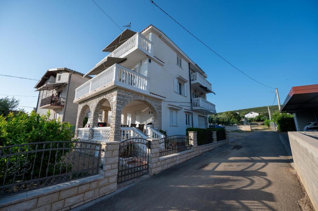Budova, v ktorej sa apartmán nachádza