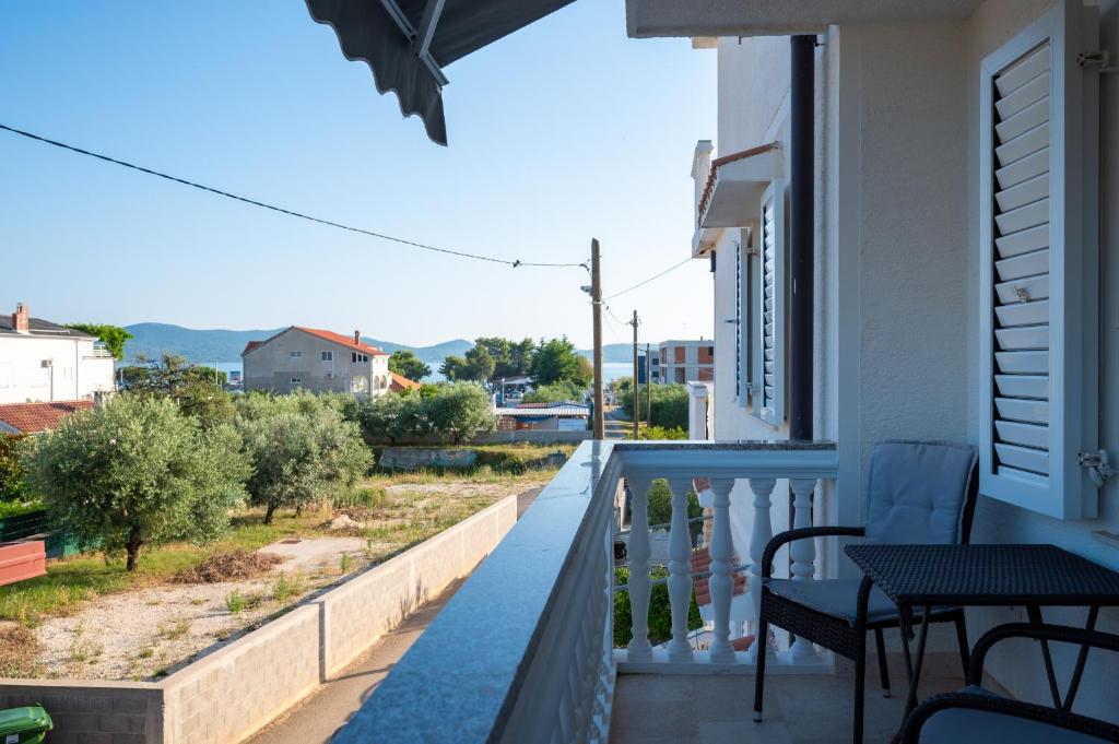 Balkón alebo terasa v ubytovaní Apartments with parking spaces Sukosan, Zadar - 6131