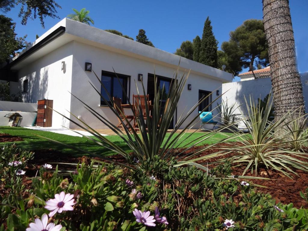 La VILLA SANARY Coeur de Portissol - Parking privé- Prise recharge voiture - Two-Bedroom Villa
