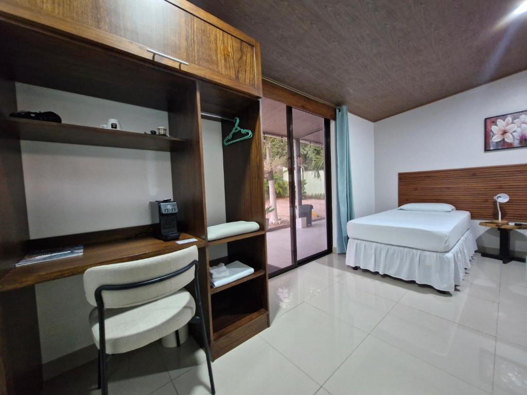 Postel nebo postele na pokoji v ubytování Hotel Carlota Tamarindo