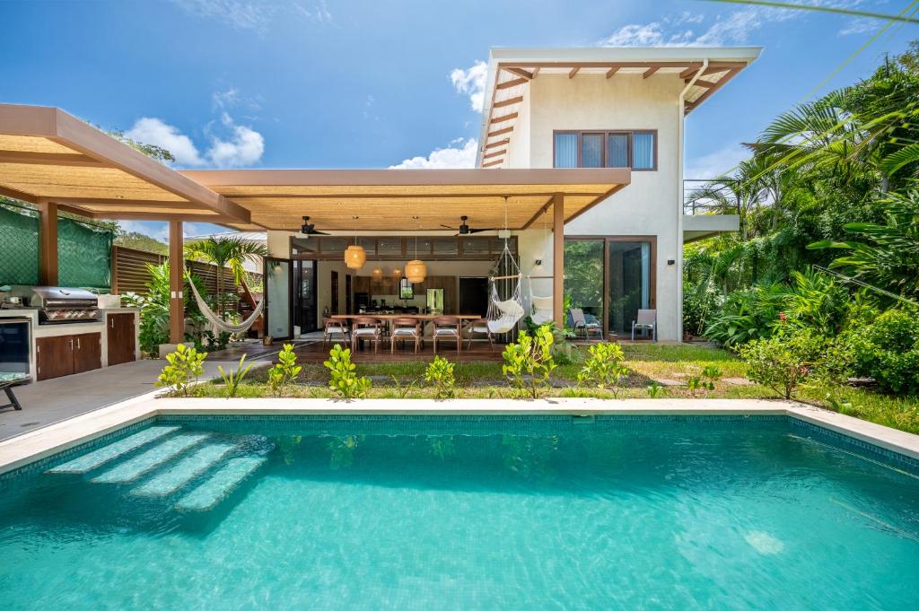 Πισίνα στο ή κοντά στο Casa Cheetah Gated Luxury Villa with Guest House