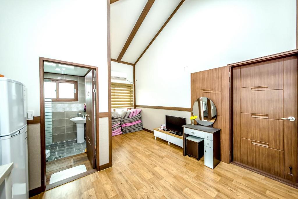 Kuchyň nebo kuchyňský kout v ubytování Jeju Myung House