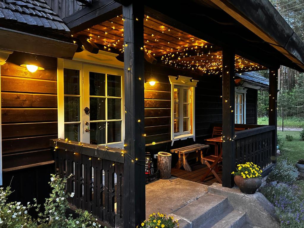 Rustic Guesthouse in Pine Forest - Housity