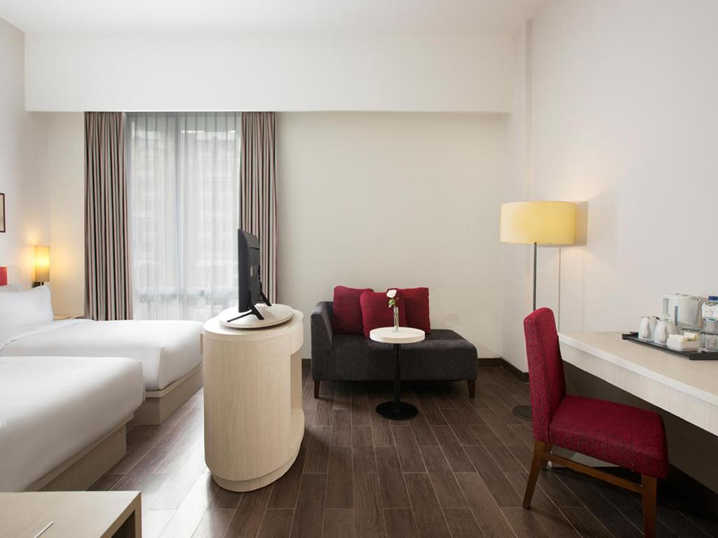 Postel nebo postele na pokoji v ubytování Hotel Santika Pekalongan