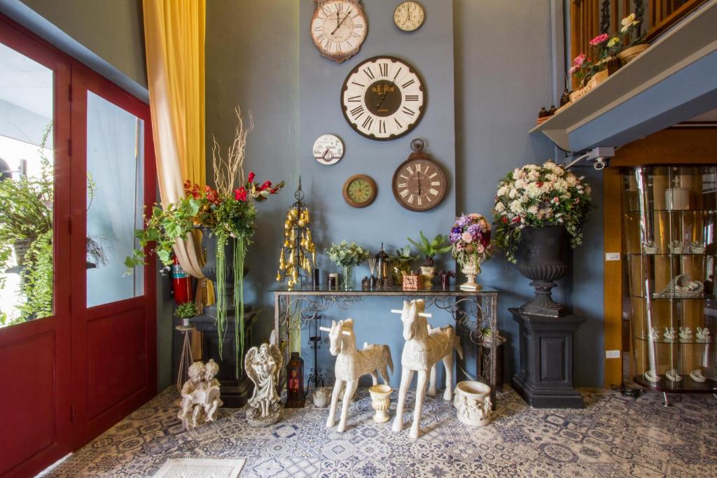 At Ease As Home - Resim 13