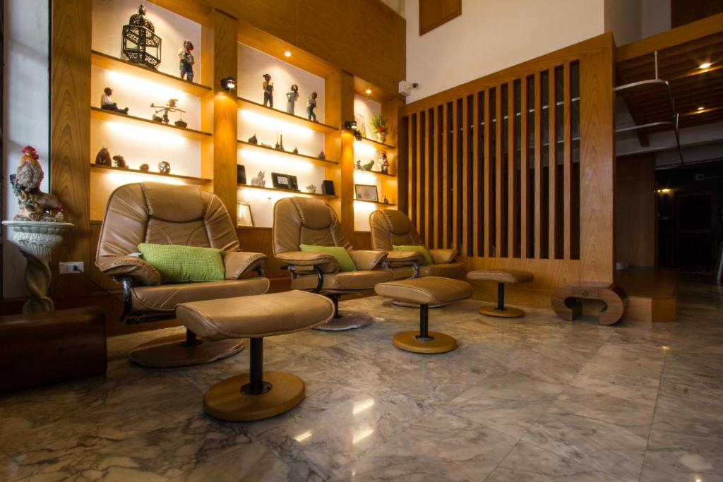 At Ease As Home - Resim 17