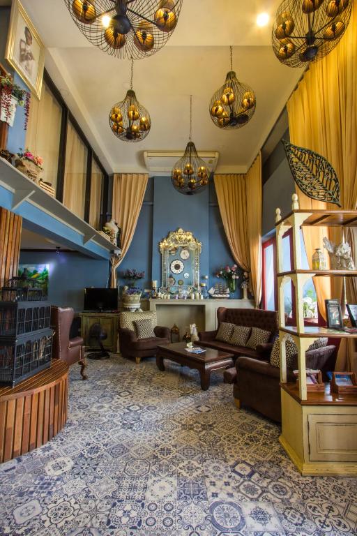 At Ease As Home - Resim 15