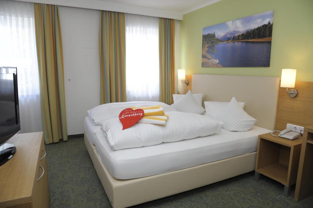 Postel nebo postele na pokoji v ubytování Familienhotel Hinteregger