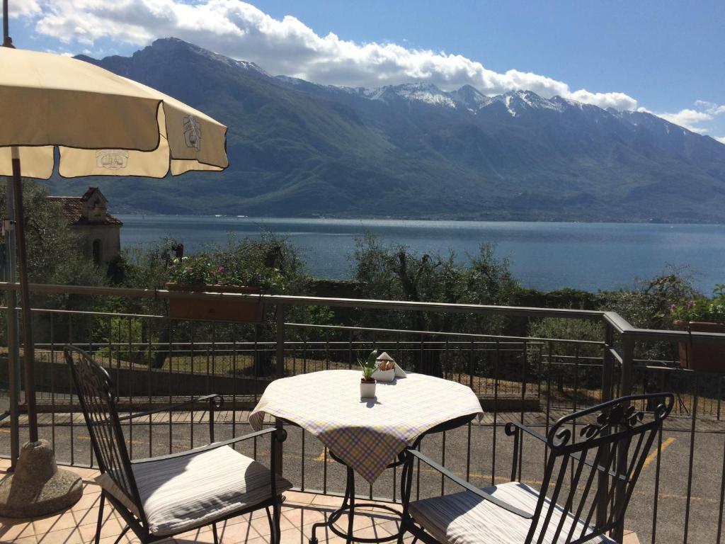 a picnic table with a view of the ocean at Hotel Locanda Ruscello Garnì in Limone sul Garda