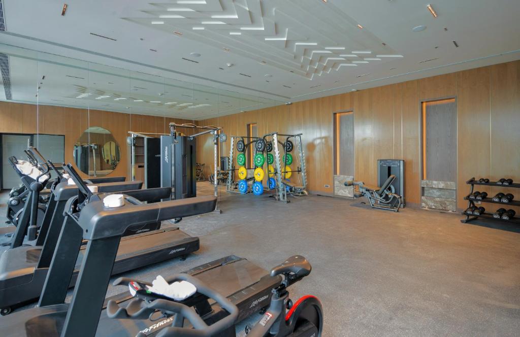 Fitness centrum a/nebo fitness zařízení v ubytování Merlis Hotel Coimbatore