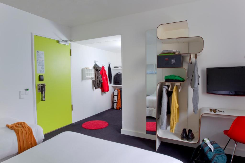 TV a/nebo společenská místnost v ubytování Hotel Gat Point Charlie