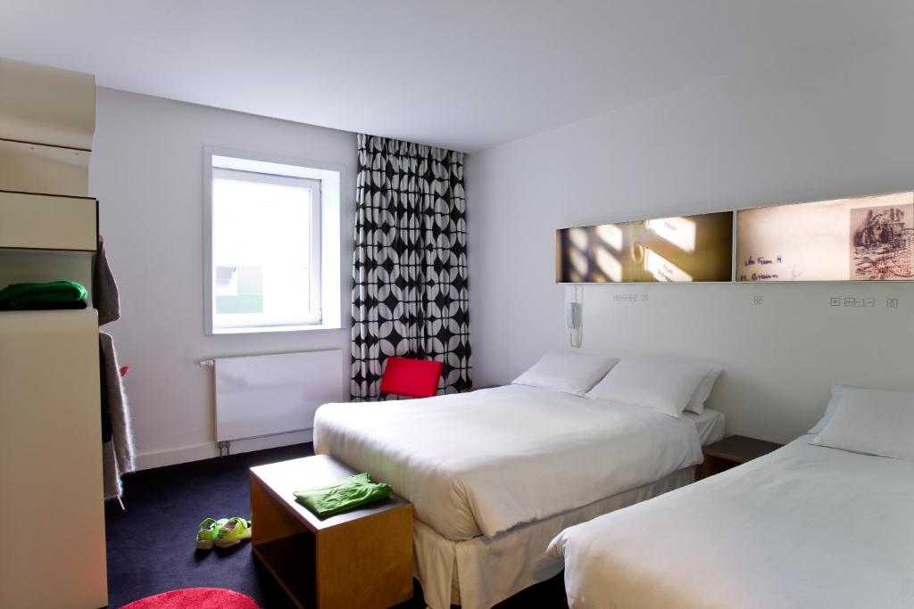 Postel nebo postele na pokoji v ubytování Hotel Gat Point Charlie