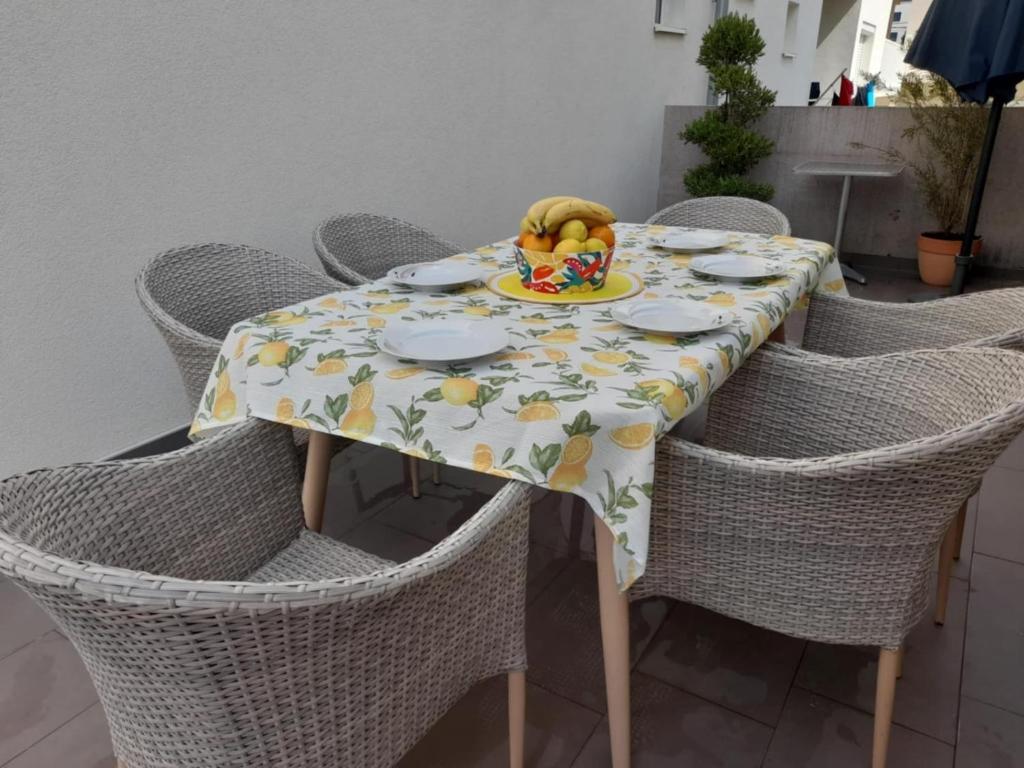 Apartment Jelena - cozy two bedroom apartment only 70m from the beach, Diklo - Zadar