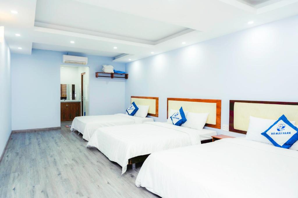 Postel nebo postele na pokoji v ubytování HỒ MÂY PARK Vũng Tàu Khách Sạn - Resort