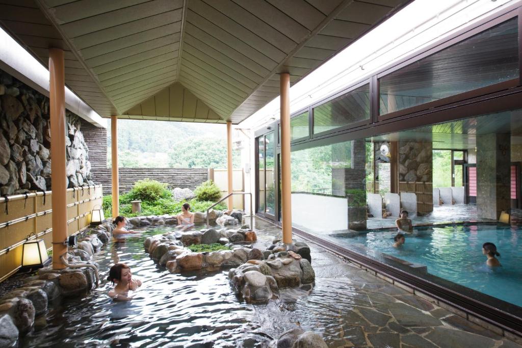 Bazén v ubytování Kinugawa Hotel Mikazuki nebo v jeho okolí