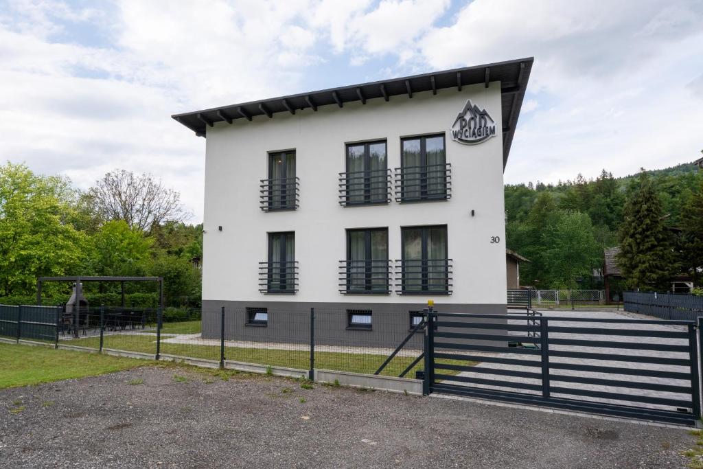 Budova, kde se aparthotel nachází