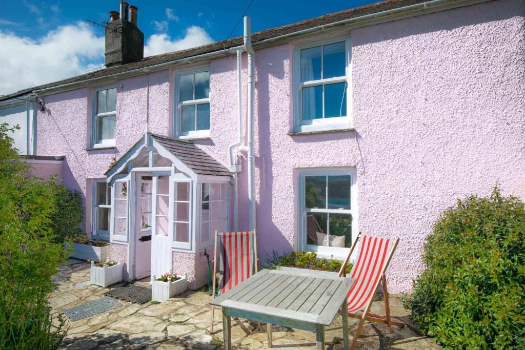 Camellia Cottage in Saint Mawes, Cornwall, England