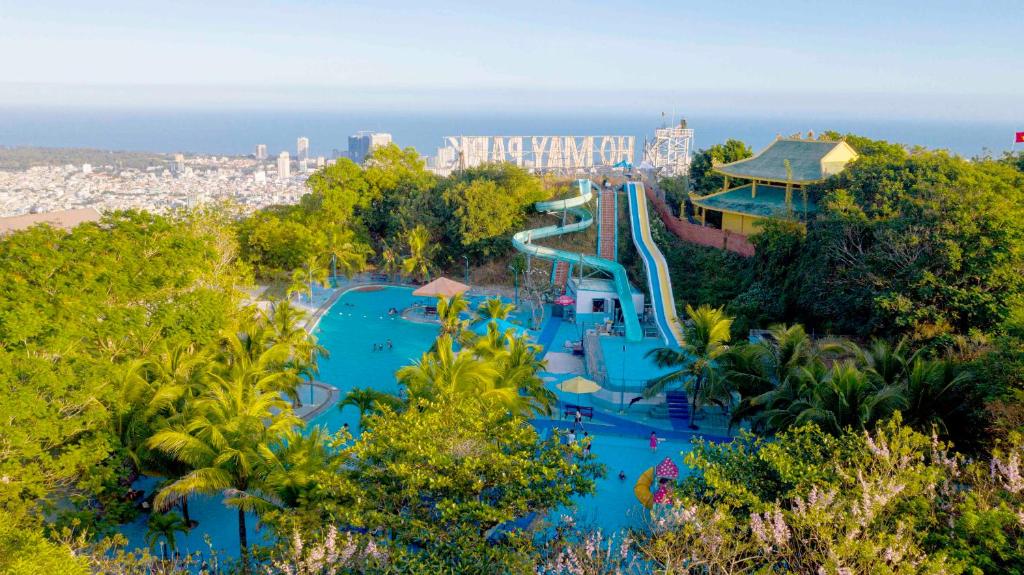 Bazén v ubytování HỒ MÂY PARK Vũng Tàu Khách Sạn - Resort nebo v jeho okolí
