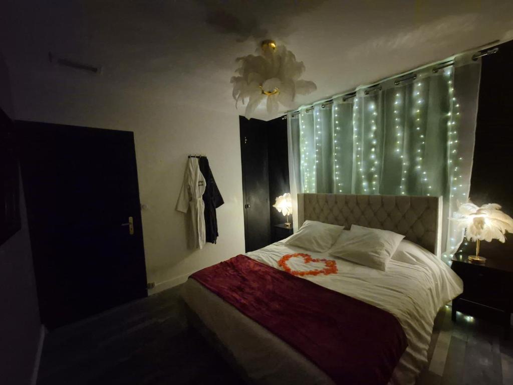 Ένα ή περισσότερα κρεβάτια σε δωμάτιο στο L'échappée Sensuelle