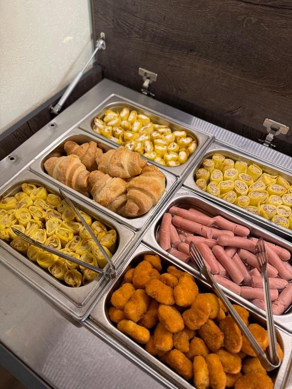 Makanan di atau berdekatan hotel
