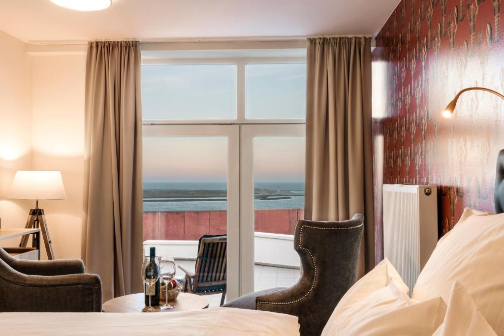 Postel nebo postele na pokoji v ubytování Hotel auf den Hummerklippen