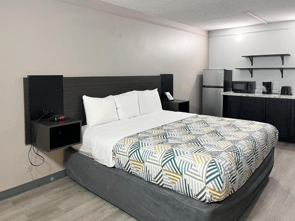 Motel 6 Buena Park, CA Anaheim Near Maingate Knotts - 